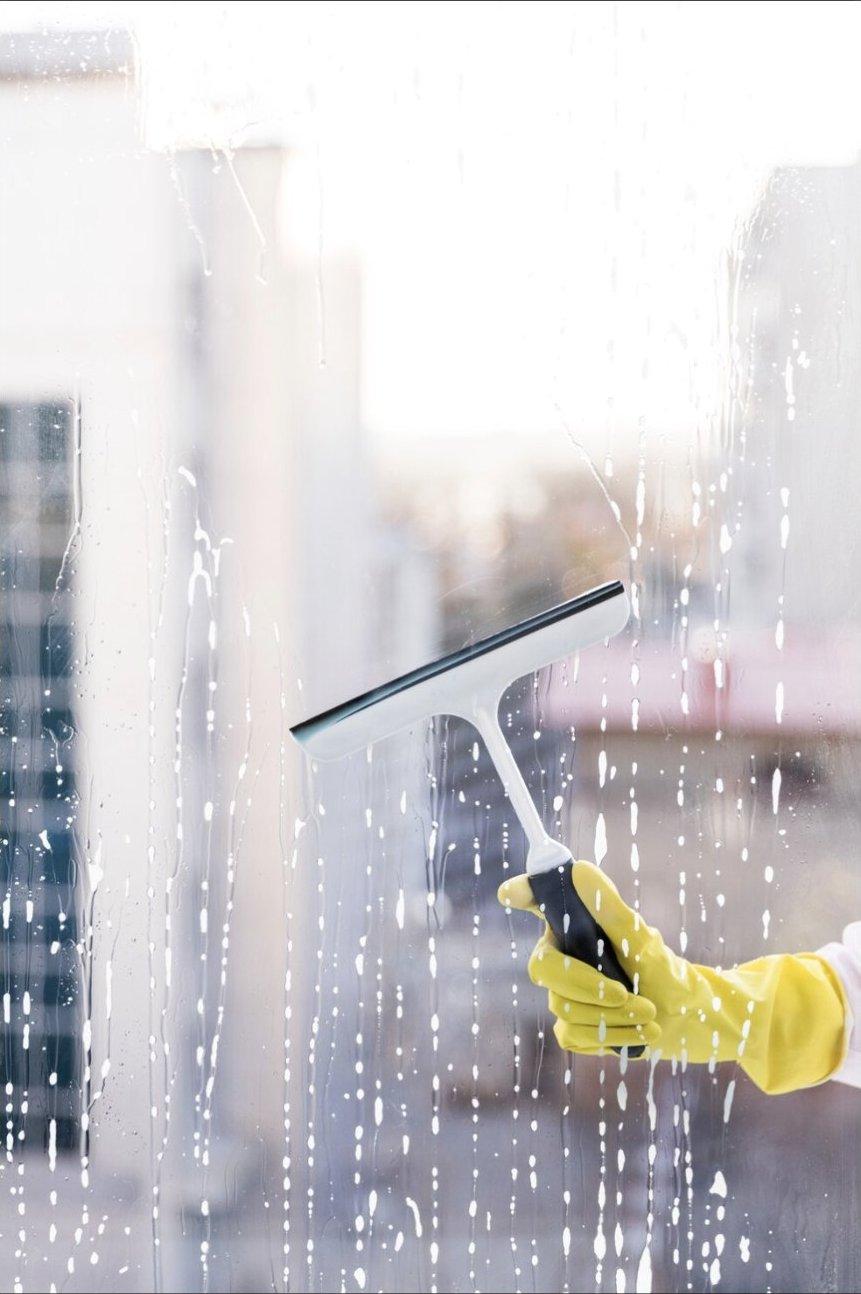 Lavage de vitres professionnel avec raclette, à Gatineau